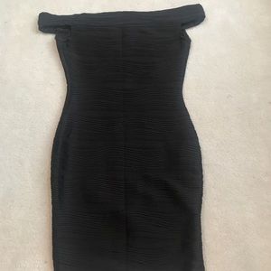 Black off the shoulder bodycon dress